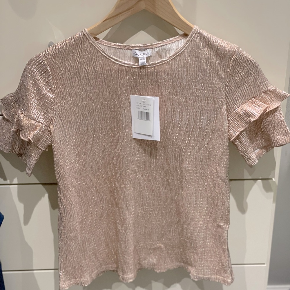 NWT, JUNIORS Love,Fire Pink Metallic Top.  PERFECT FOR THE HOLIDAYS 🎄🎊